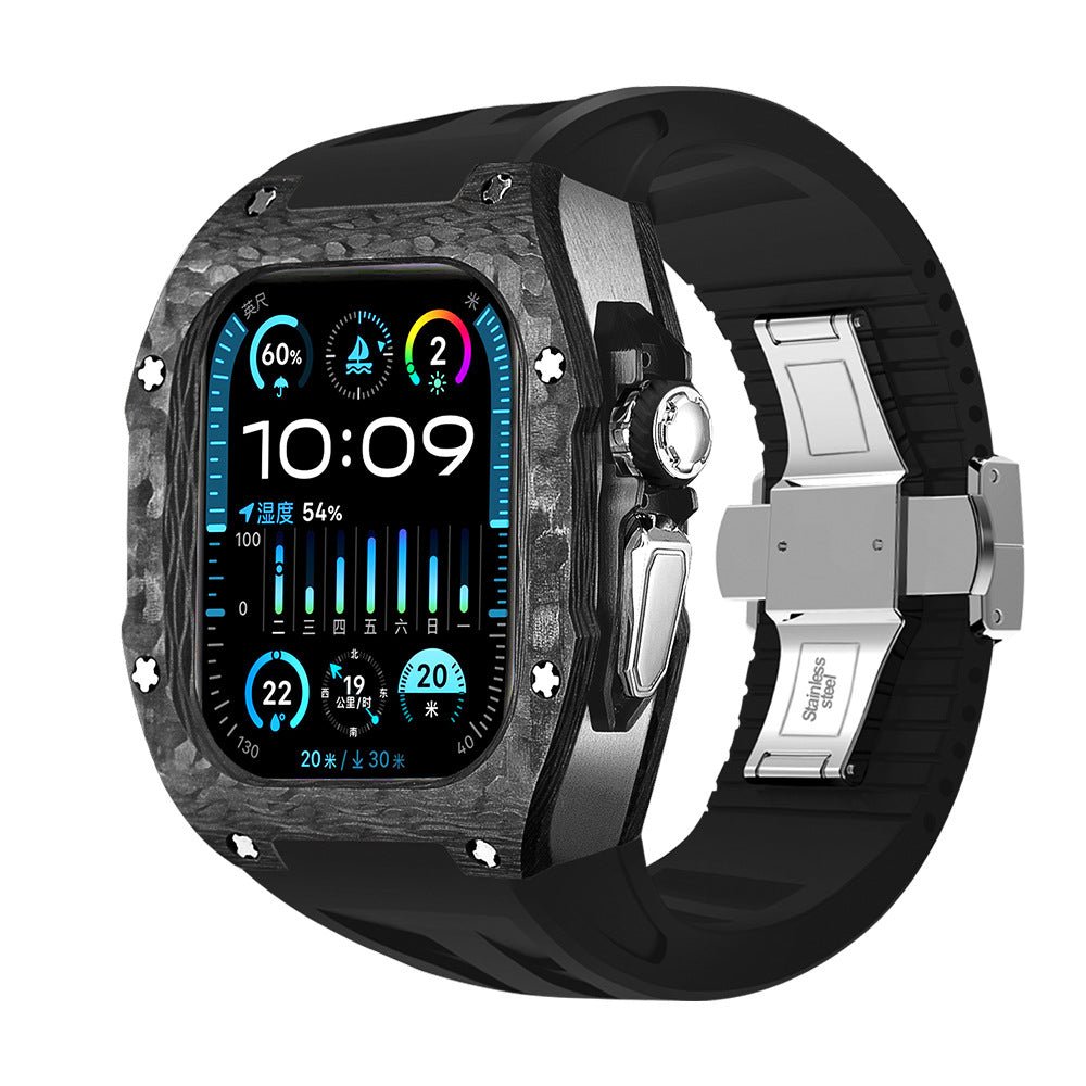 Coque intégrale noire en fibre de carbone pour Apple Watch Ultra avec bracelet silicone noir et boucle en acier robuste.