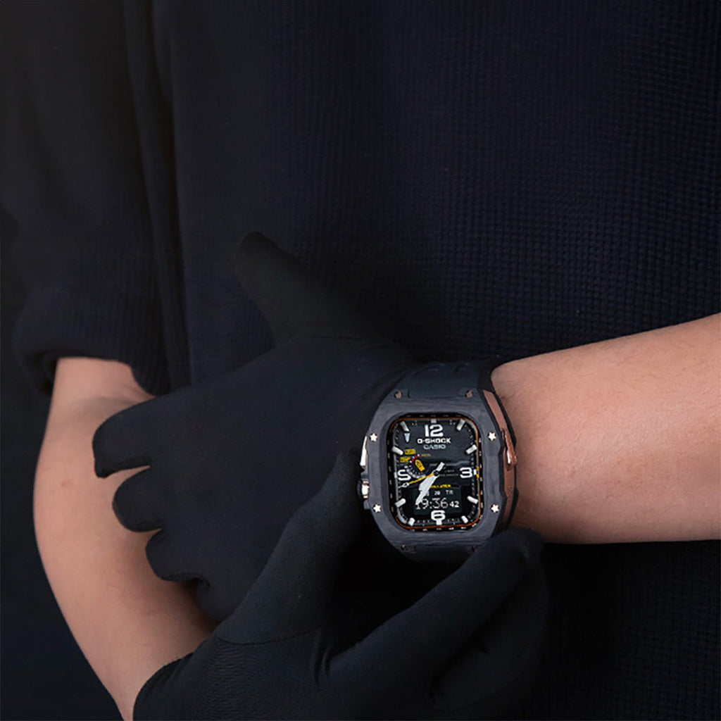 Coque intégrale noire en fibre de carbone avec bracelet noir en silicone et acier pour Apple Watch Ultra, design sportif.