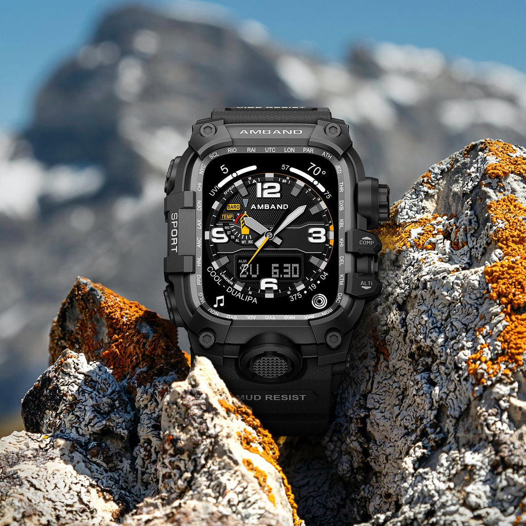 Montre tactique noire robuste avec boîtier renforcé en alliage, écran numérique et analogique, bracelet en silicone texturé.