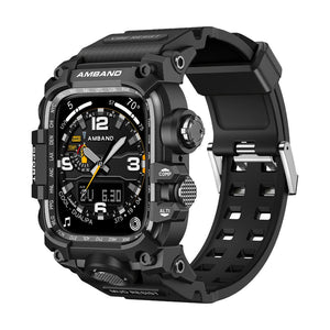 Montre tactique noire avec coque renforcée en alliage de zinc et bracelet silicone perforé.