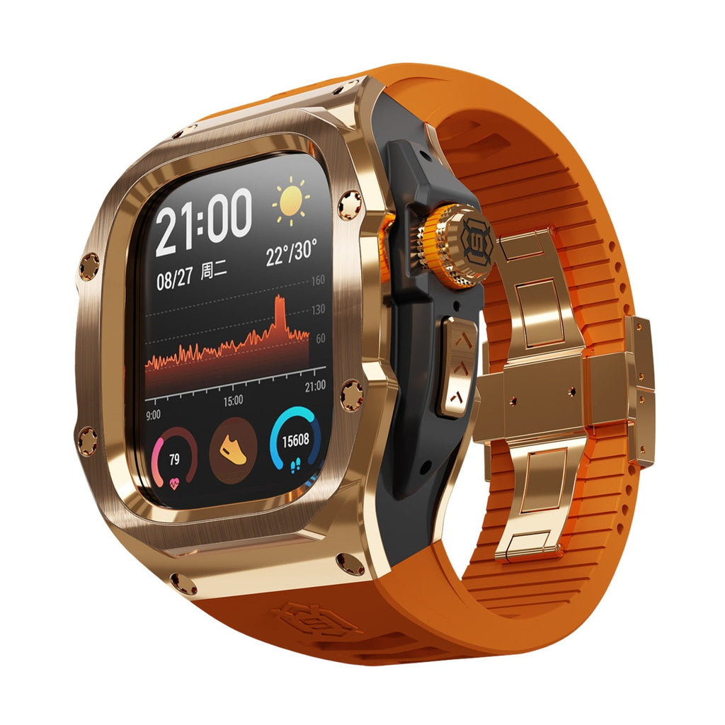 Coque métallique robuste dorée avec boutons renforcés pour Apple Watch Ultra 49 mm, bracelet orange en silicone texturé.