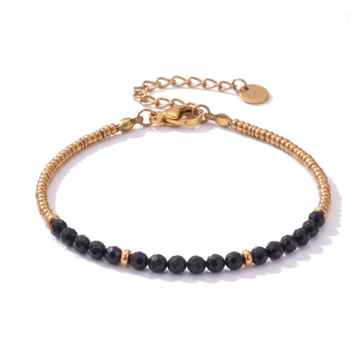Packshot studio bracelet Dison Onyx, vue frontale basse posée sur table, fond blanc pur — 9 octobre 2026