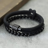 Duo de bracelets noirs en cordon avec perles d’onyx mat et noeud central métallique noir.