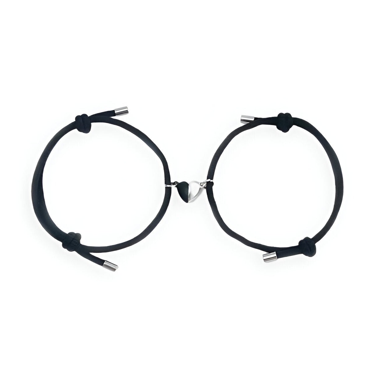 Duo de bracelets cordon noirs avec cœurs magnétiques argentés, design épuré et ajustable.