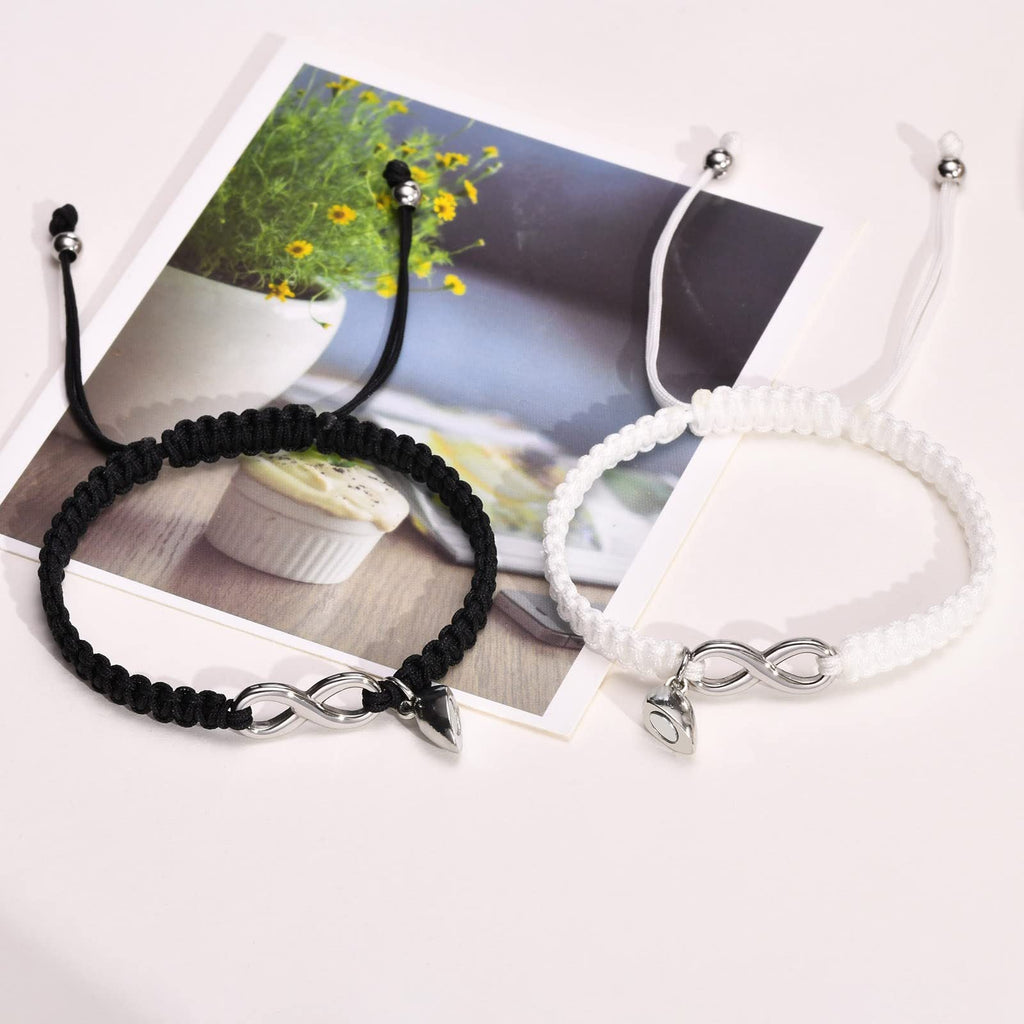 Duo de bracelets cordon noir et blanc avec symbole infini en acier inoxydable, ajustables.