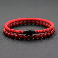 Duo de bracelets homme avec cordon rouge et pierres naturelles rouges, fermoir noir élégant.