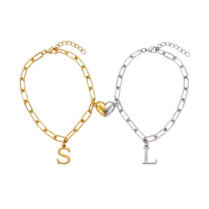 Duo de bracelets couple à maille paperclip acier inoxydable, personnalisables avec initiale, breloque cœur aimantée, taille ajustable, modèle Fondène