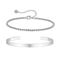 Duo de bracelets homme en acier inoxydable, un jonc lisse et un bracelet maille fine argentés.