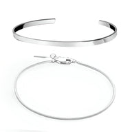 Duo de bracelets homme en acier inoxydable, un jonc lisse et un bracelet maille fine réglable.