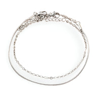 Duo de bracelets fins en acier inoxydable argenté, chaîne délicate et design lisse, fermoirs mousqueton.