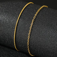 Duo de bracelets fins en acier inoxydable doré, lisse et chaîne délicate, modèle Ondara.