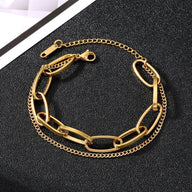 Duo de bracelets en acier inoxydable doré, un à maillons larges et l'autre fin avec chaîne ajustable.