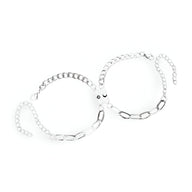 Duo de bracelets en acier inoxydable argent avec motifs soleil et lune, chaîne ajustable.