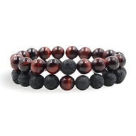 Deux bracelets en perles naturelles, œil de tigre rouge et pierre de lave noire, style mixte.