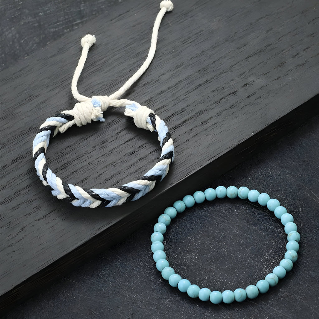 Duo de bracelets homme en perles turquoise et corde tressée bleu et blanc avec nœud coulissant.