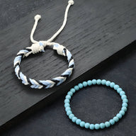 Duo de bracelets homme en perles turquoise et corde tressée bleu et blanc avec nœud coulissant.