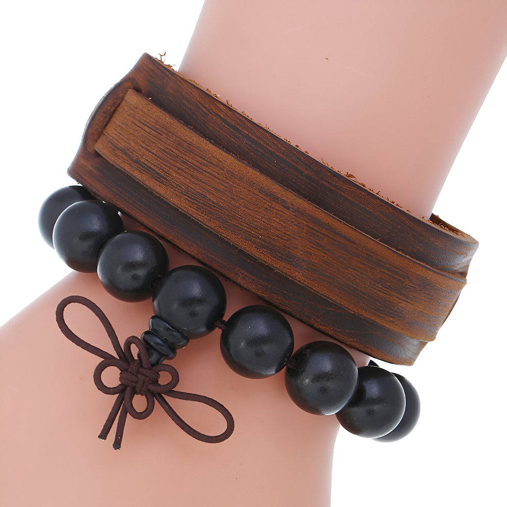 Duo de bracelets marron, large cuir lisse et perles noires en bois avec nœud décoratif.