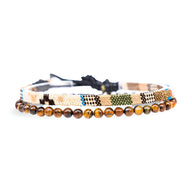 Duo de bracelets tibétains hommes en pierres naturelles œil de tigre et fil ciré beige avec motifs colorés.
