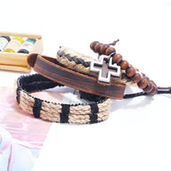 Ensemble de 4 bracelets marron, bois, cuir et corde, avec charm croix argentée, style mixte.