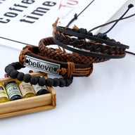 Ensemble de 4 bracelets marron mixte, cuir tressé, perles noires et plaque métallique "believe".