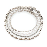 Ensemble de 4 bracelets en acier inoxydable argenté, styles chaîne variés et perles fines.