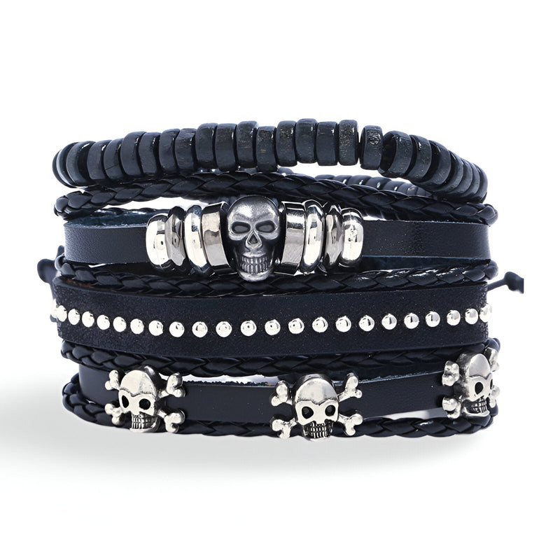 Ensemble de quatre bracelets noirs en cuir et bois avec têtes de mort en métal argenté, style masculin.
