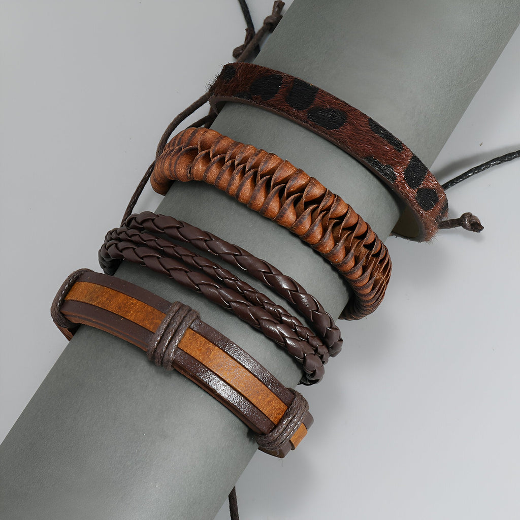 Ensemble de quatre bracelets marron en microfibre pour homme, styles tressés et à bandes, modèle Spencer.