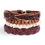 Ensemble de 4 bracelets marron mixant cuir lisse, perles bois et blanc, et cuir tressé rouge et noir.