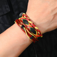 Ensemble de 6 bracelets multicolores tressés rouge, jaune, vert et noir style jamaïcain pour homme.