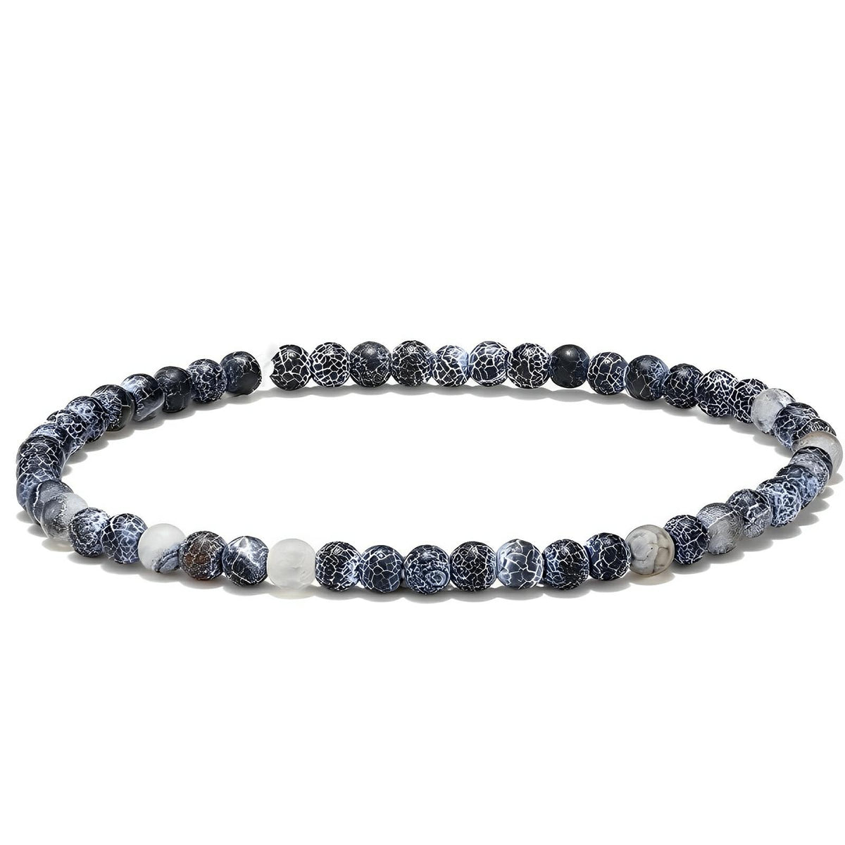Trio de bracelets tibétains pour homme en agate noire aux touches blanches et perles argentées sculptées.