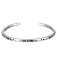 Bracelet tibétain en argent fin à motif gravé central et petits points ajourés, style ouvert pour homme.