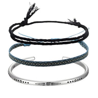Trio de bracelets homme bleu et noir, cordes tressées et jonc argent avec motifs gravés.