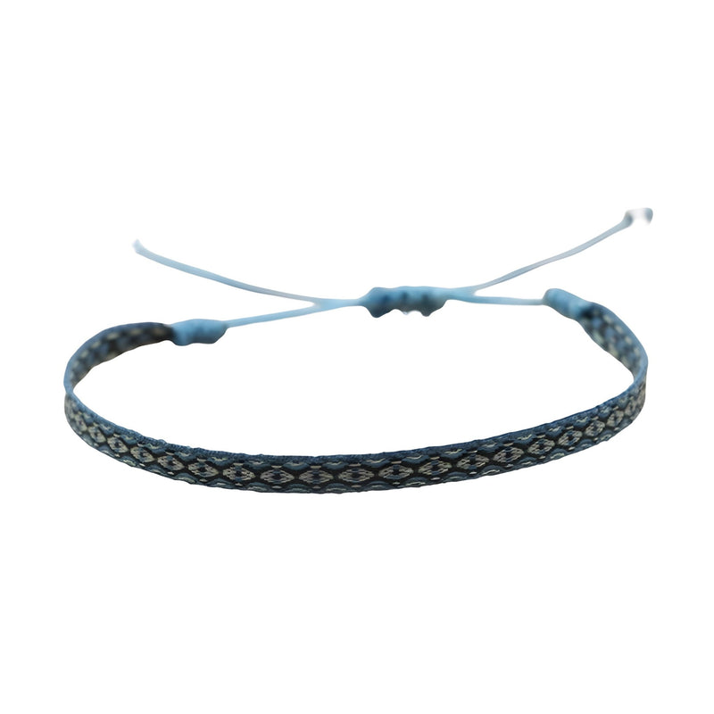 Bracelet tibétain fin bleu et noir en coton avec fermeture ajustable en corde.