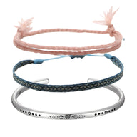 Trio de bracelets homme Stuart, corde rose tressée, tissu bleu et noir avec motifs, jonc argent gravé motifs tibétains.