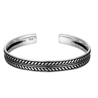 Bracelet tibétain ouvert en argent avec motif tressé noir et gravé 925 à l'intérieur.