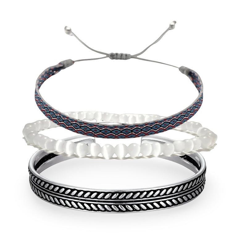 Trio de bracelets tibétains homme, cordon gris tressé, perles blanches et bracelet argent gravé motif feuille.