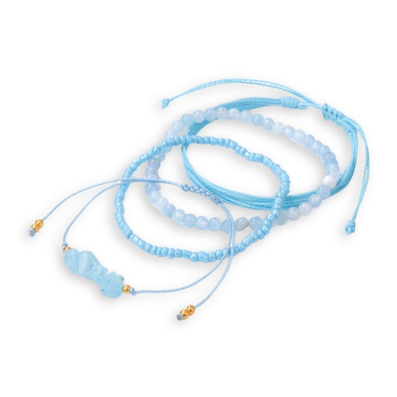 Ensemble de trois bracelets en pierres naturelles aigue-marine bleu clair avec perles et cordon réglable.