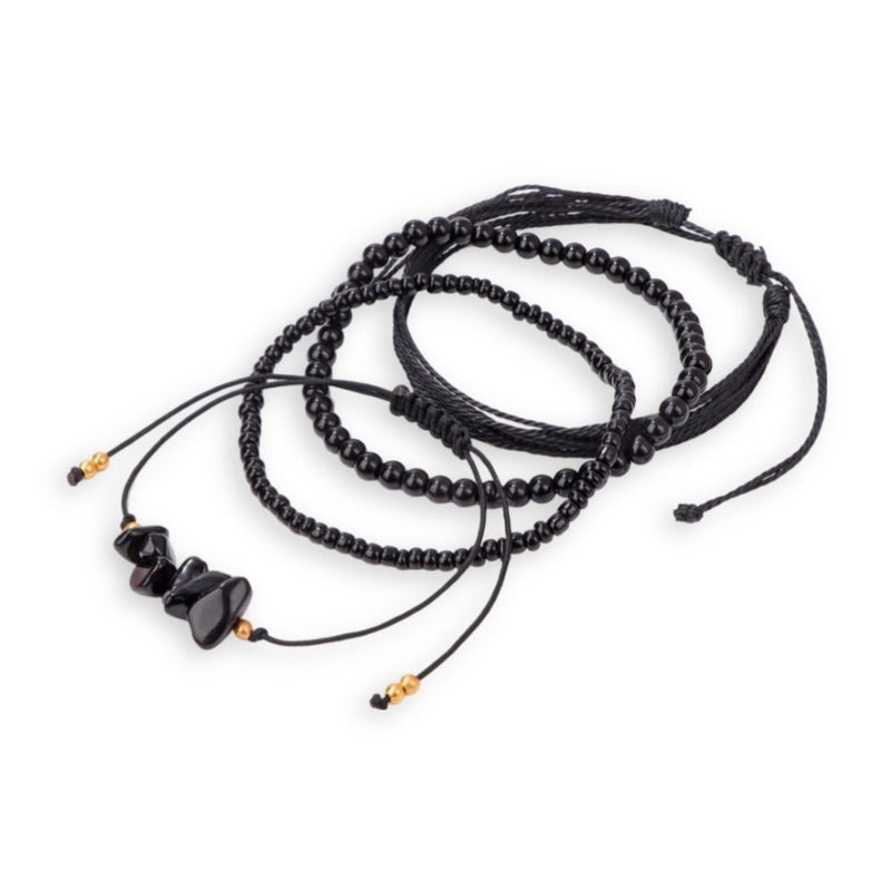 Ensemble de bracelets noirs en pierres naturelles et perles, style tressé avec fermoirs coulissants.