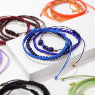 Ensemble de bracelets en perles et pierres naturelles bleu lapis lazuli avec cordon réglable.