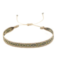 Bracelet tibétain homme en tissu beige avec motif bleu et jaune, fermeture coulissante.
