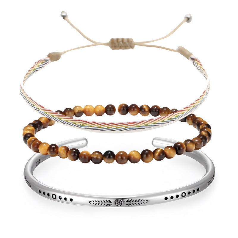 Trio de bracelets homme marron, perles œil de tigre, cordon tressé multicolore et jonc argent gravé.