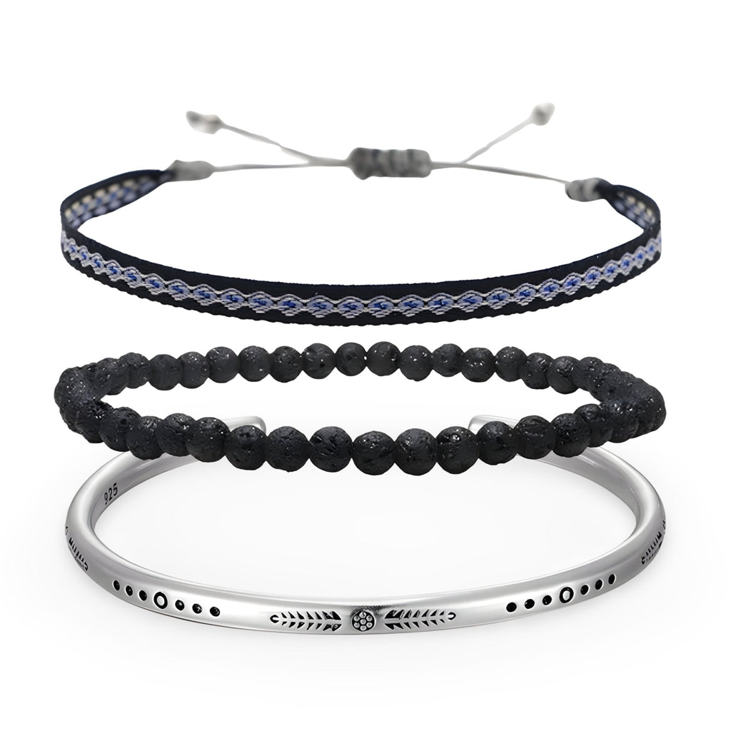 Trio de bracelets pour homme avec perles volcaniques noires, bracelet tissé bleu et noir, jonc argenté gravé.