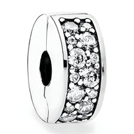 Espaceur argenté pour charm avec rangée de petits cristaux brillants.