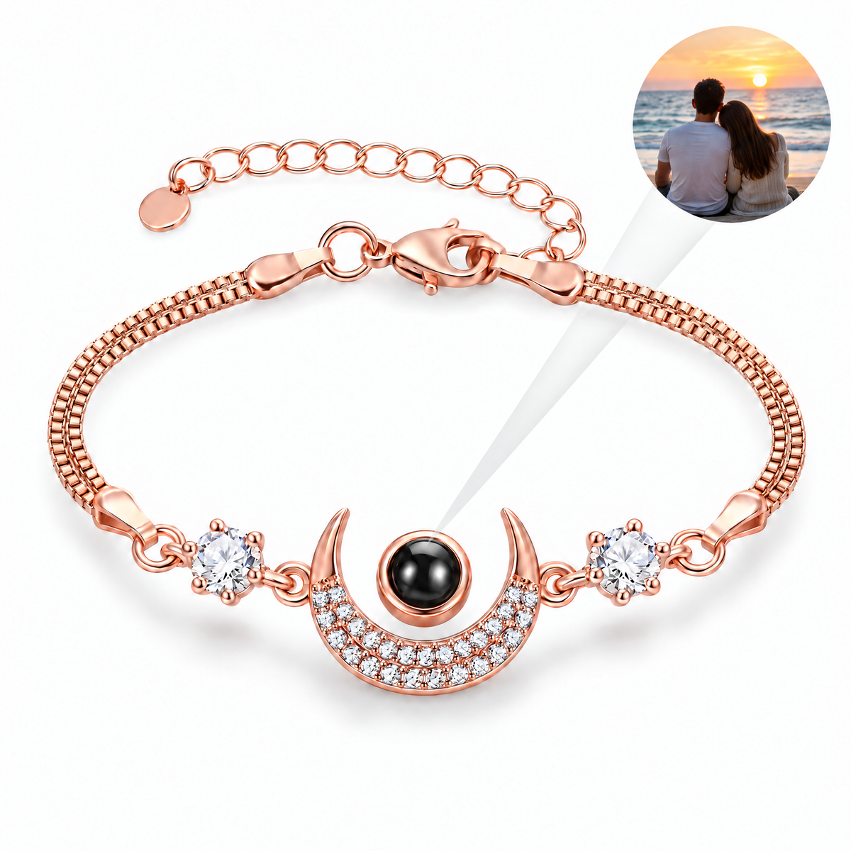 Bracelet photo personnalisé en argent sterling, motif lune, modèle Evelia — Or rosé — packshot studio photo-projection nette