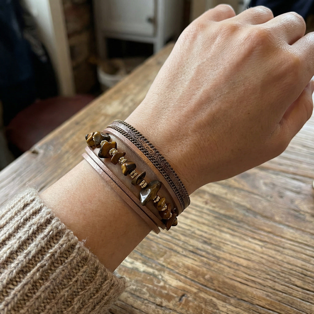 Multi-strand bracelet in vegan imitation leather, irregular natural stones, gold-colored magnetic clasp, bold style, Estie model