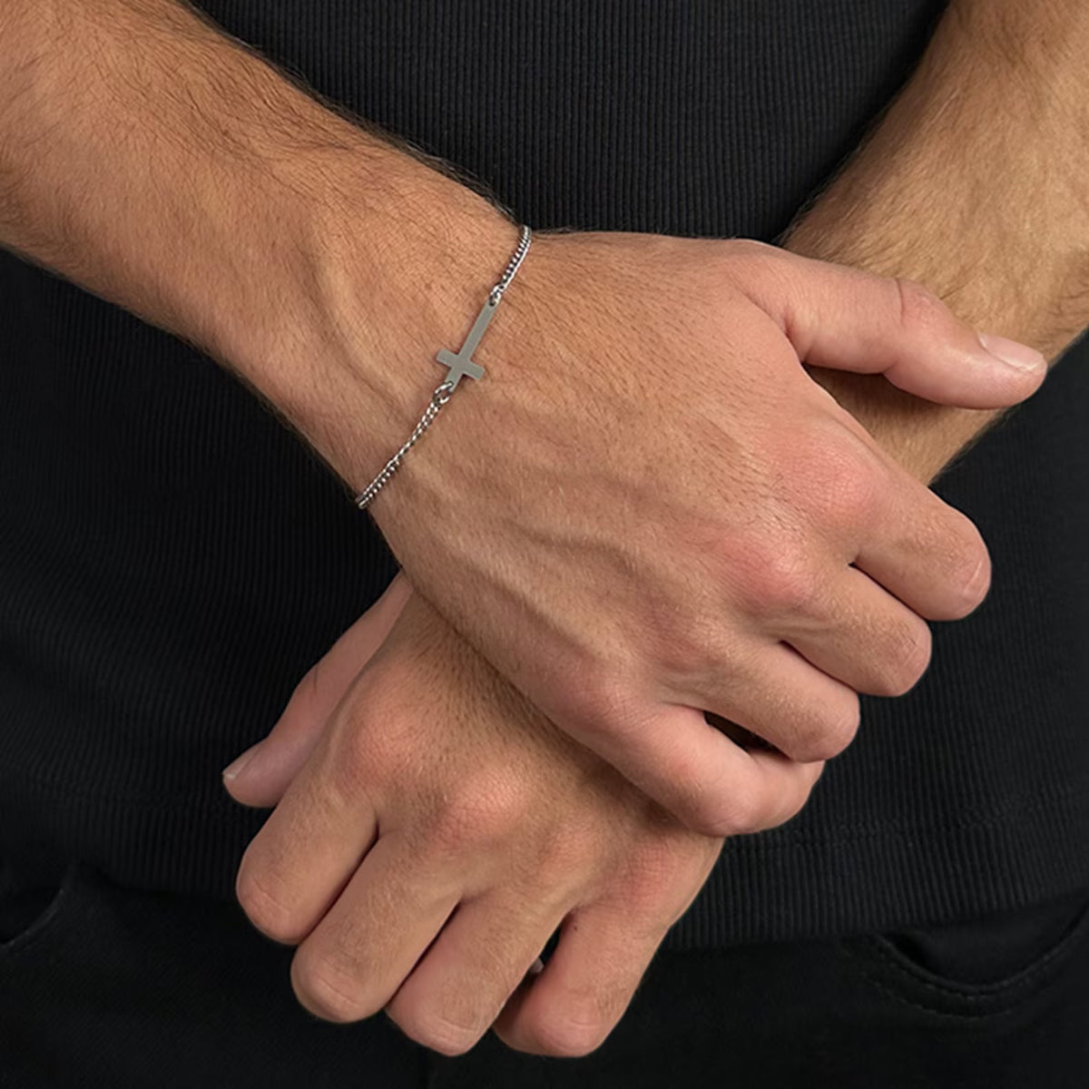 Bracelet croix gravable en acier inoxydable, chaîne fine ajustable, symbole personnel à porter chaque jour, modèle Shilore