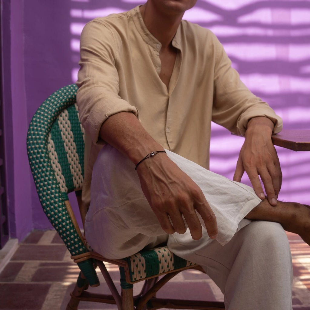 Bracciale con doppio cordoncino regolabile, simbolo rotondo intrecciato dorato, gioiello minimalista ed elegante per uomo e donna, modello Sunny