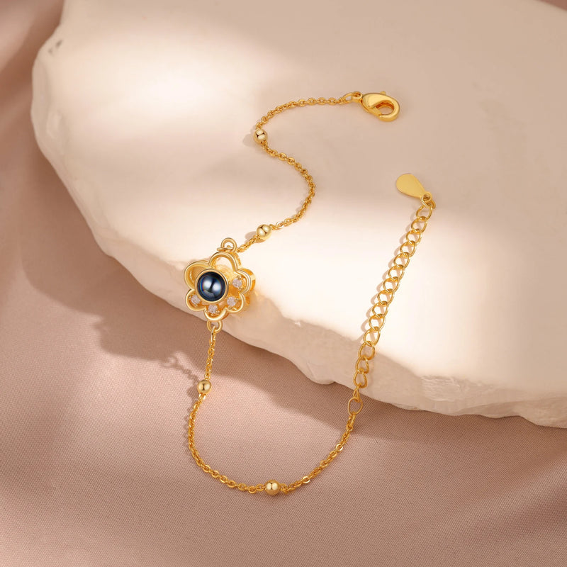 Bracelet fin en argent 925 plaqué or avec pendentif patte d’animal en forme de fleur et photo personnalisée au centre,.