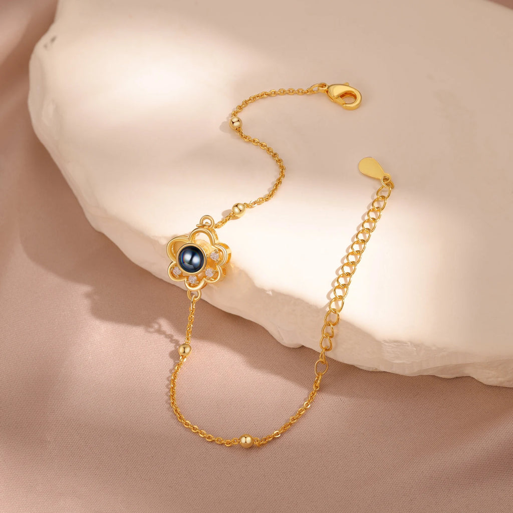 Bracelet fin en argent 925 plaqué or avec pendentif patte d’animal en forme de fleur et photo personnalisée au centre,.