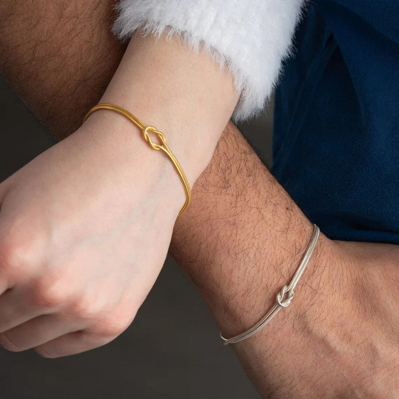 Bracelets à nœud central en acier inoxydable, modèle Sarai, finition dorée et argentée, style unisexe.